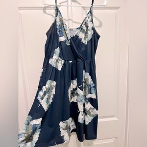 Size large, styleword brand dress. Flowy with pockets.
